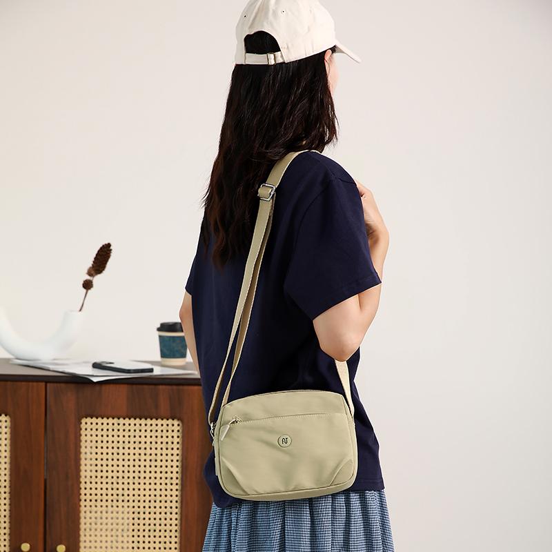 Commuter Shoulder Bag Women's Lightweight Multi-compartment Crossbody Bag