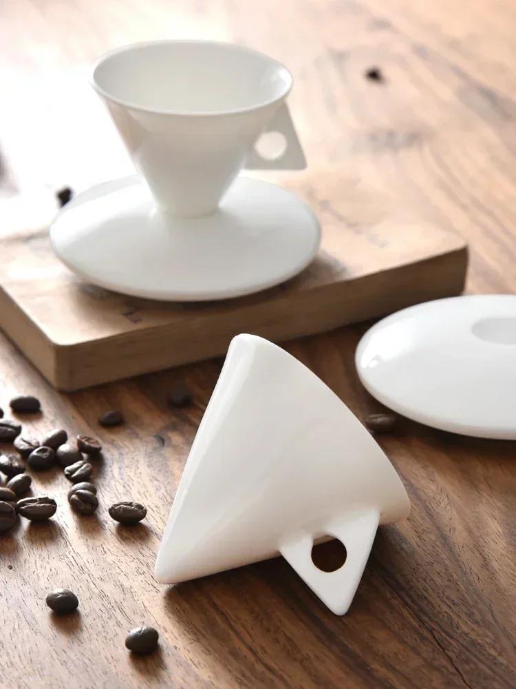 Hrnek na kávu Vintage Instagram Style Kostní porcelán Trojúhelníkový kuželový hrnek Vintage keramický šálek na latte z kostního porcelánu Hrnky na kávu