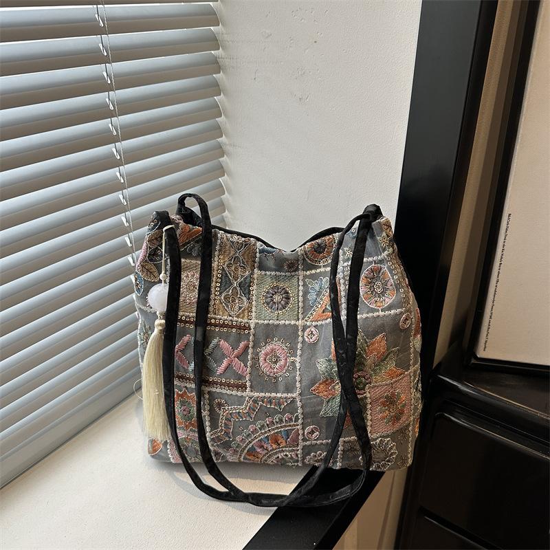 Borsa a Spalla Ricamata in Stile Etnico, alla Moda e Elegante, con Design a Tracolla Inclinata, Stile Borsa a Secchiello