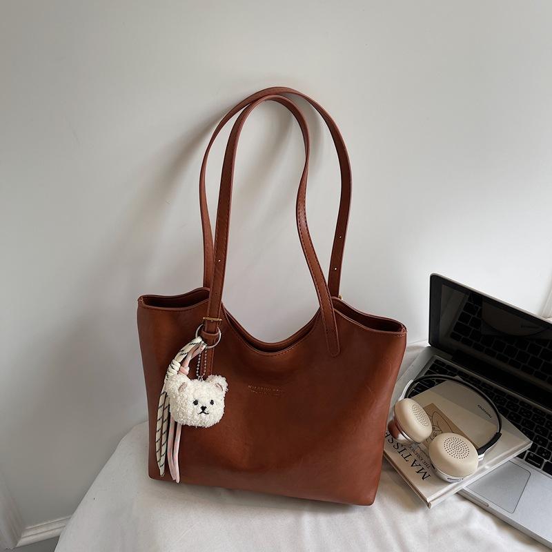 

Casual and fashionable large-capacity commuter tote bag 2025 autumn new simple foreign style underarm bag Korean shoulder bag коричневый