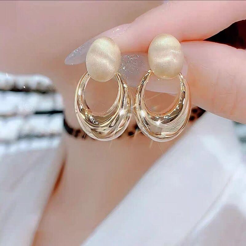 Spring and summer exquisite earrings geometric oval earrings retro hoop earrings earrings texture sense simple design