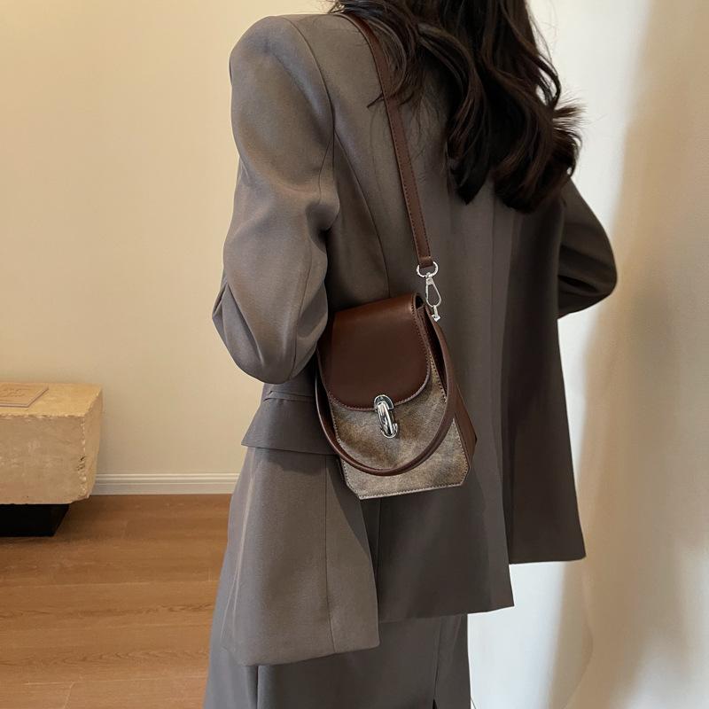 

Сумка-ведро Splicing Color Handheld Bag для женщин, осенне-зимняя универсальная сумка-ведро через плечо, модная городская минималистичная сумка на плечо