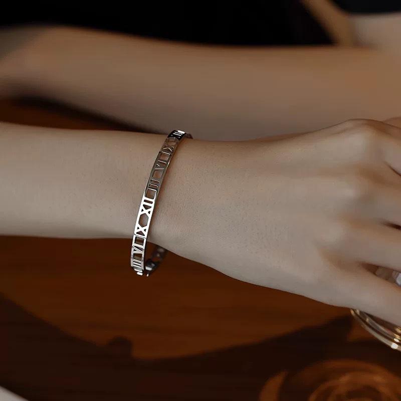 Gold Plated Titanium Steel Roman Numeral Bracelet for Women - Korean Style Fashion Couples' Accessory