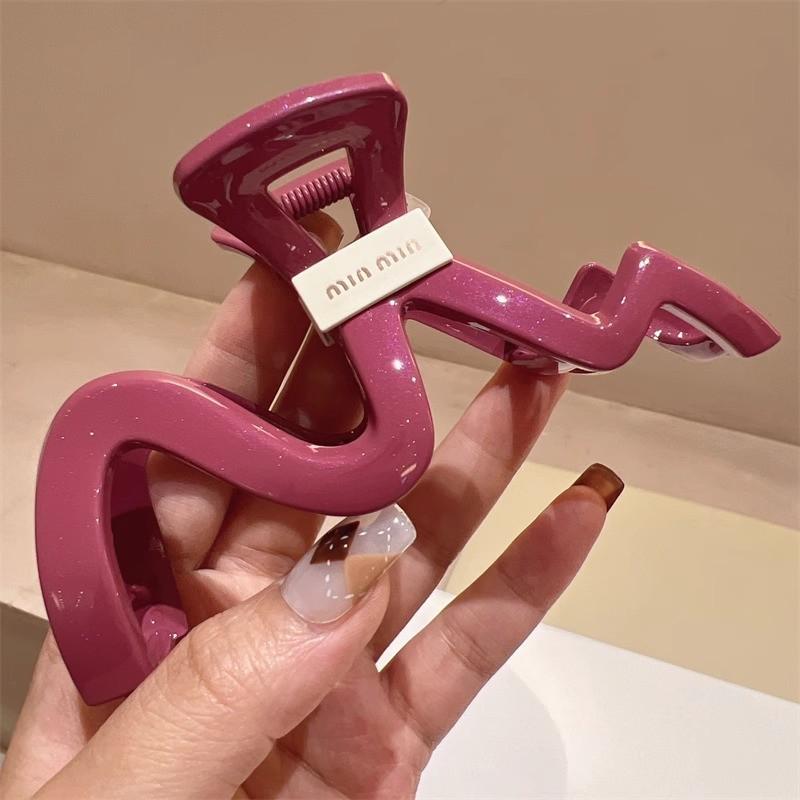 Large French Retro Claw Hair Clip for Elegant Women's Hairstyles.