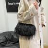Geantă Satchel Elegantă din Blană Artificială cu Mâner de Perle Geantă de Seară Pufoasă și Moale Portofel de Damă la Modă Geantă de Mână Culoare Solidă cu Închidere Tip Kiss