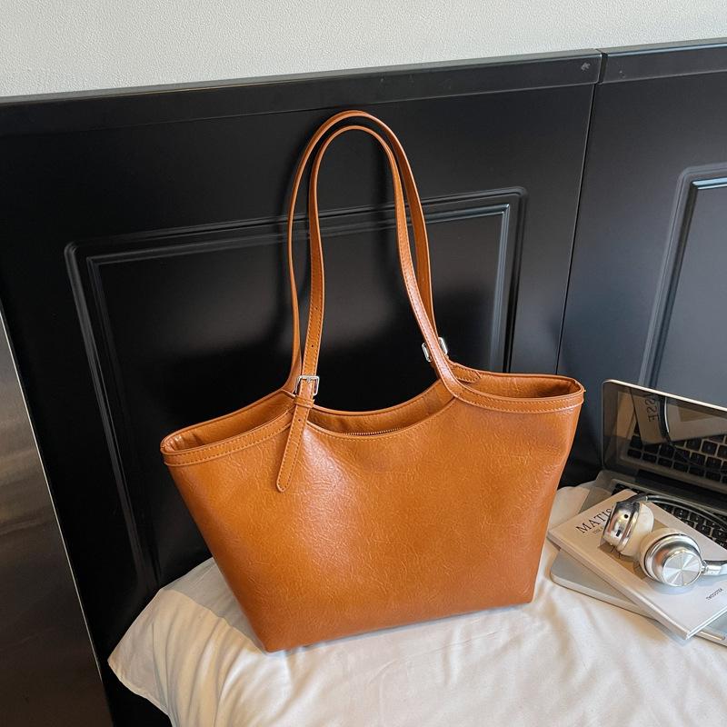 Retro Bag Women's Large Capacity 2025 New Autumn and Winter Versatile Simple Shoulder Bag Texture Commuter Tote Bag