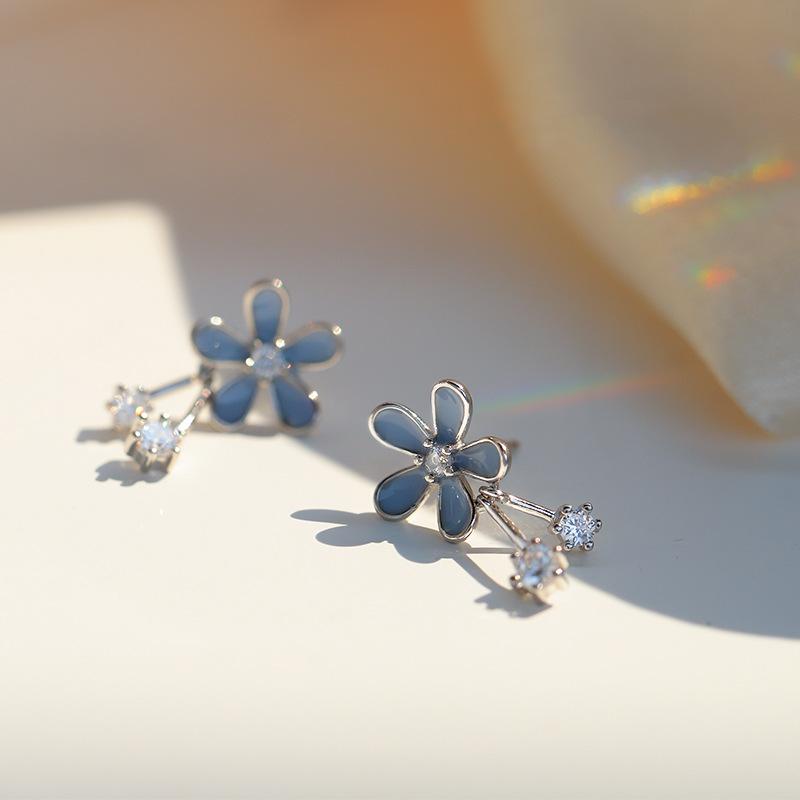 

Blue Daisy Stud Earrings with Shiny Rhinestones Summer Minimalist Flower Earrings Elegant Women Accessories