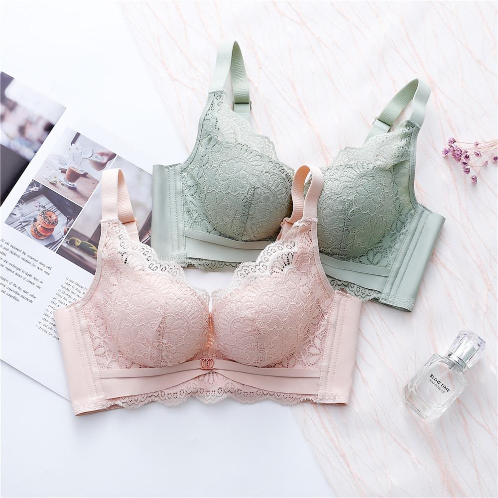 Koronkowy biustonosz bez fiszbin dla małych piersi, który podnosi i wspiera boczne piersi.