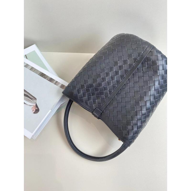 New woven bucket bag leather women's fashion portable messenger bag child and mother bag niche design portable