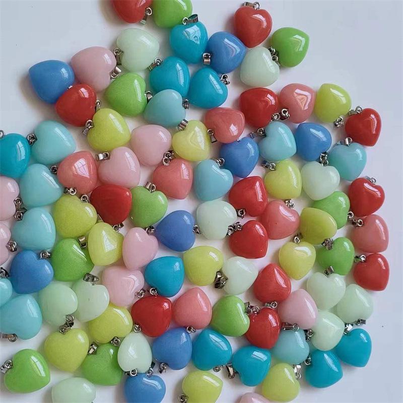 Korejský náhrdelník s přívěskem ve tvaru srdce z přírodního krystalu o velikosti 20 mm - dárek k Valentýnu