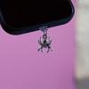 Kleine Spinne Schwarz und Antik Silberfarben Staubschutzstecker für Mobiltelefone, Zubehör und Dekorationen