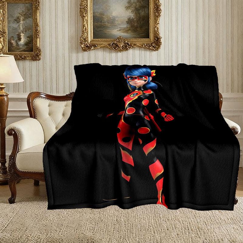 Coperta con Fantasia Coccinella, Coperta Accogliente per il Comfort in Tutte le Stagioni su Divani, Letti, Ufficio, Auto, Campeggio e Viaggi