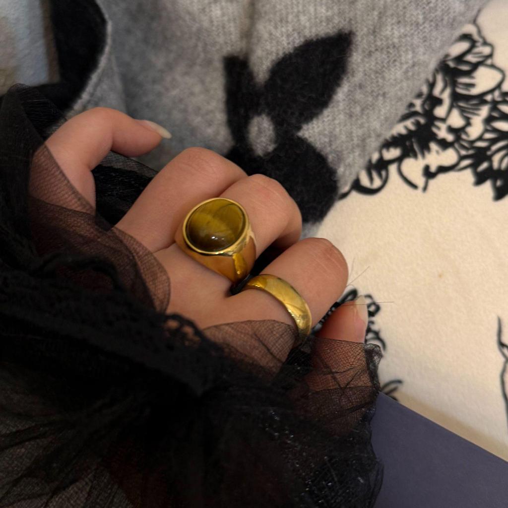 Titanium Steel Oval Agate Stone Gold Ring - Women's Niche Fashion Accessory