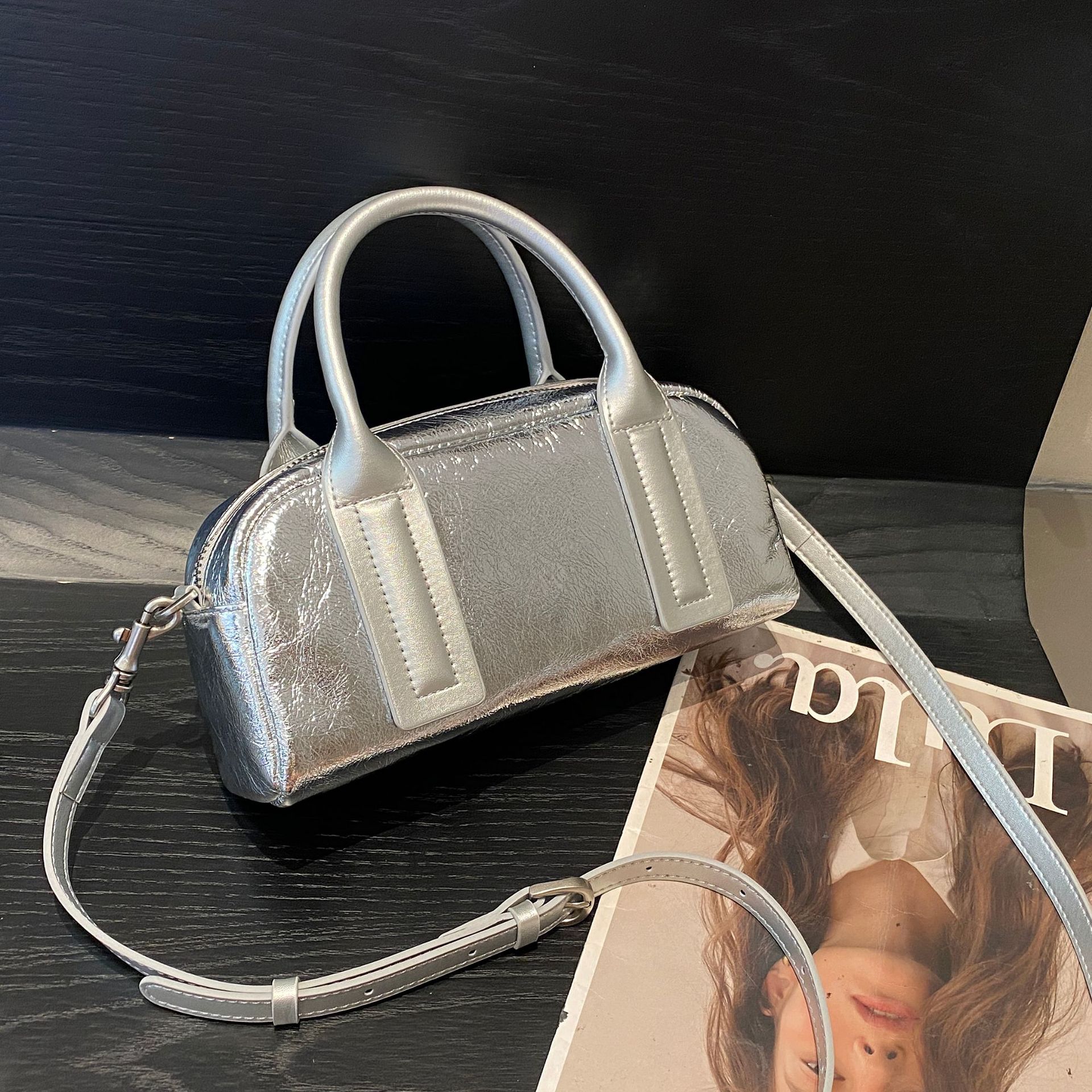 

Женская сумка-мессенджер на плечо из коровьей кожи, Женская модная вместительная сумка-ракушка на молнии из мягкой кожи, Портативная, из лакированной кожи бежевый