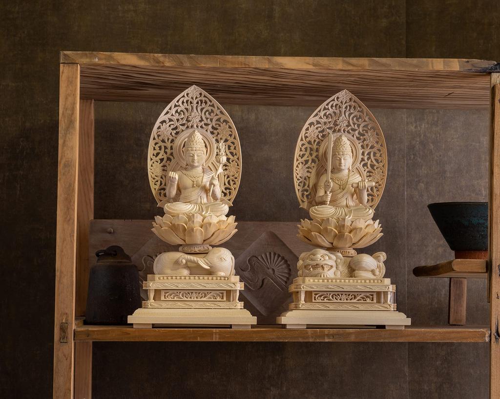 Sitzende Holzstatue des Buddha Fugen, Schutzgottheit des chinesischen Tierkreises für die Geborenen im Jahr des Drachen und der Schlange, Bodhisattva, 22,5 cm
