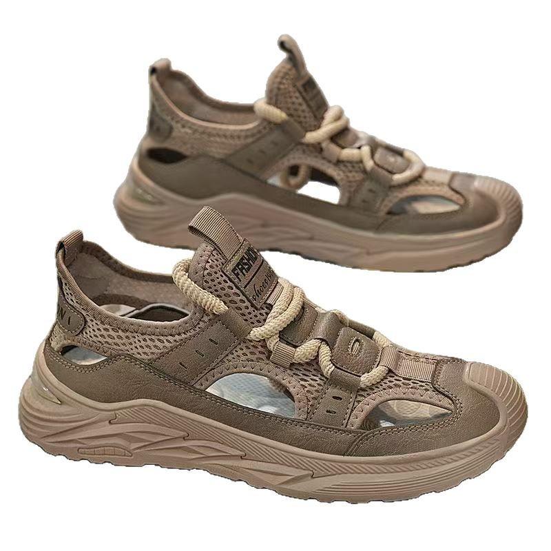 New men's sandals are comfortable and lightweight in summer, breathable shoes, hole shoes, hollow leather surface, casual shoes, men's shoes.