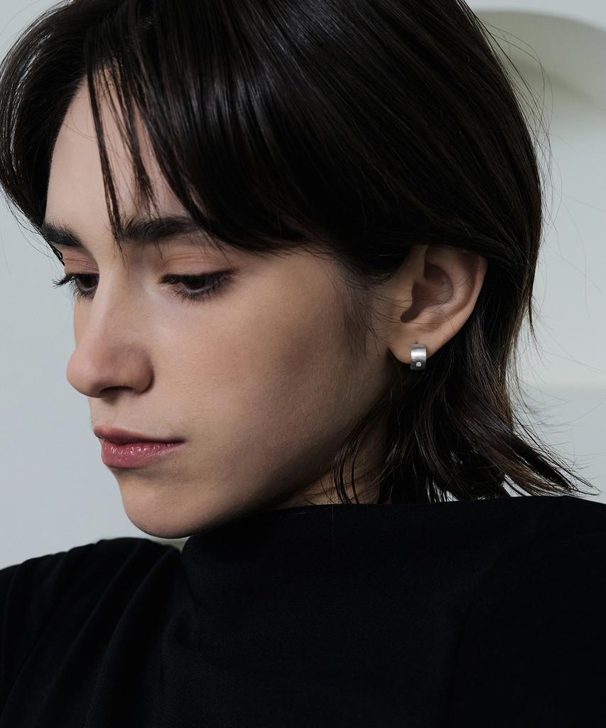 Tou Np003 Hidden Shine Matte Cubic Earrings