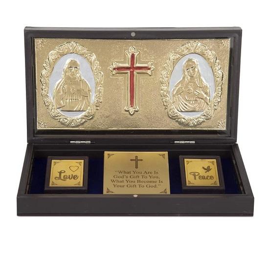 Mit 24 Karat Gold beschichtetes Jesus-Gott-Idol mit Charan Paduka und 2-teiliger Jyoti-Andachtsgebetsbox zum Verschenken von Pooja Mandir als Heimdekoration
