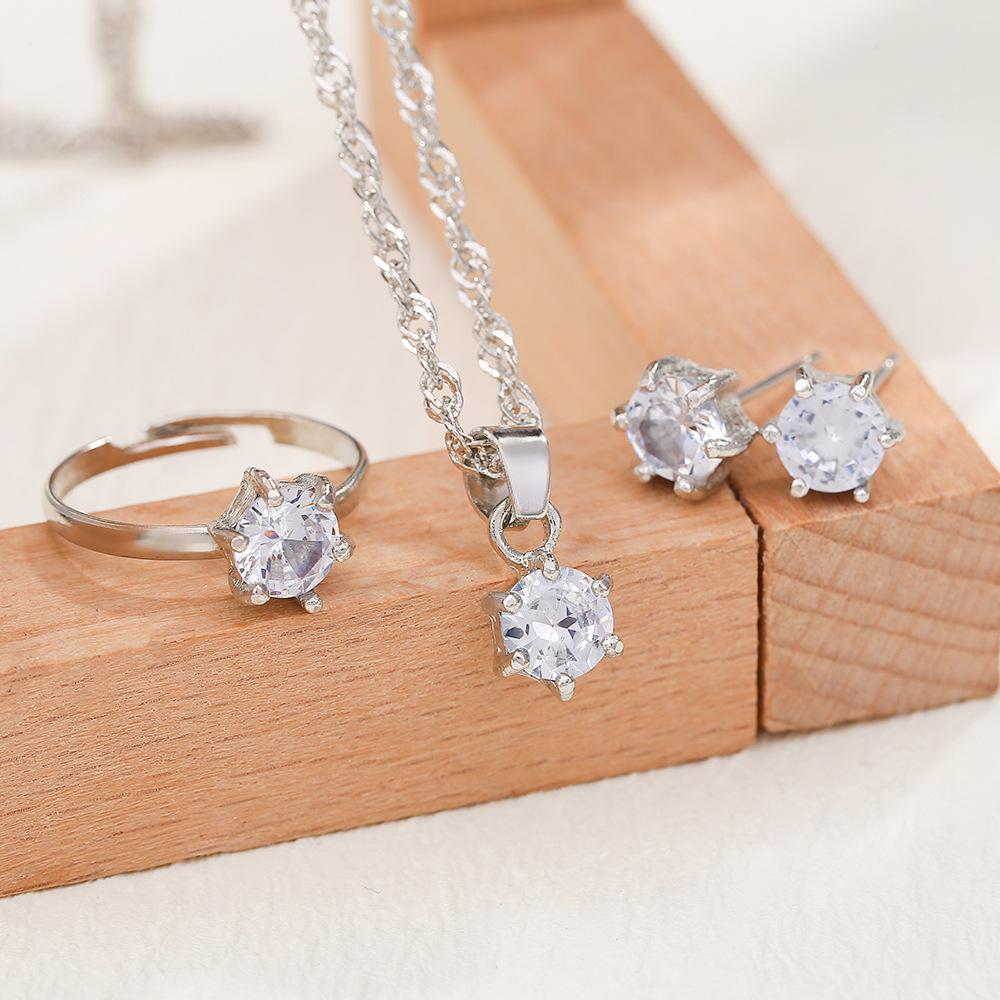 Mozambican light luxury versatile simple fashion versatile niche high-end earrings necklace jewelry three-piece set