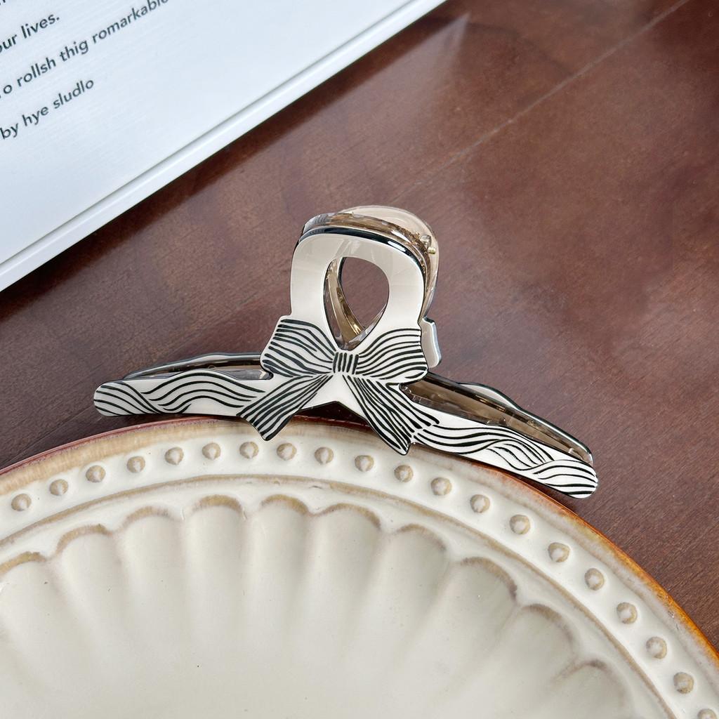 Elegant Hair Claw Clip In Polka Dot Design With Charming Bow For Daily Use