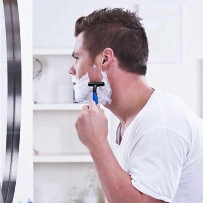 Disposable Razors Are a Must-have for Travel