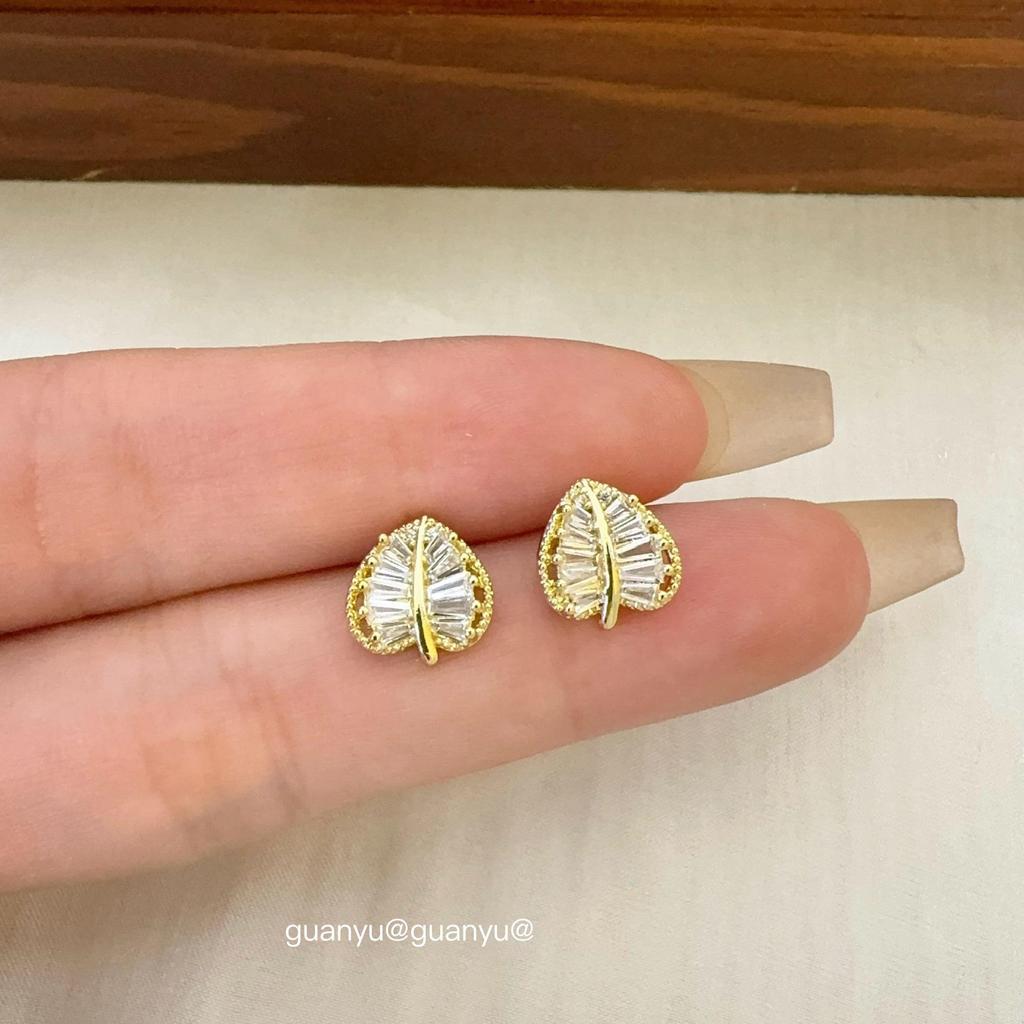 Exquisite Zirkon-Blatt-Ohrstecker - Schick, vielseitig und stilvoll für Frauen