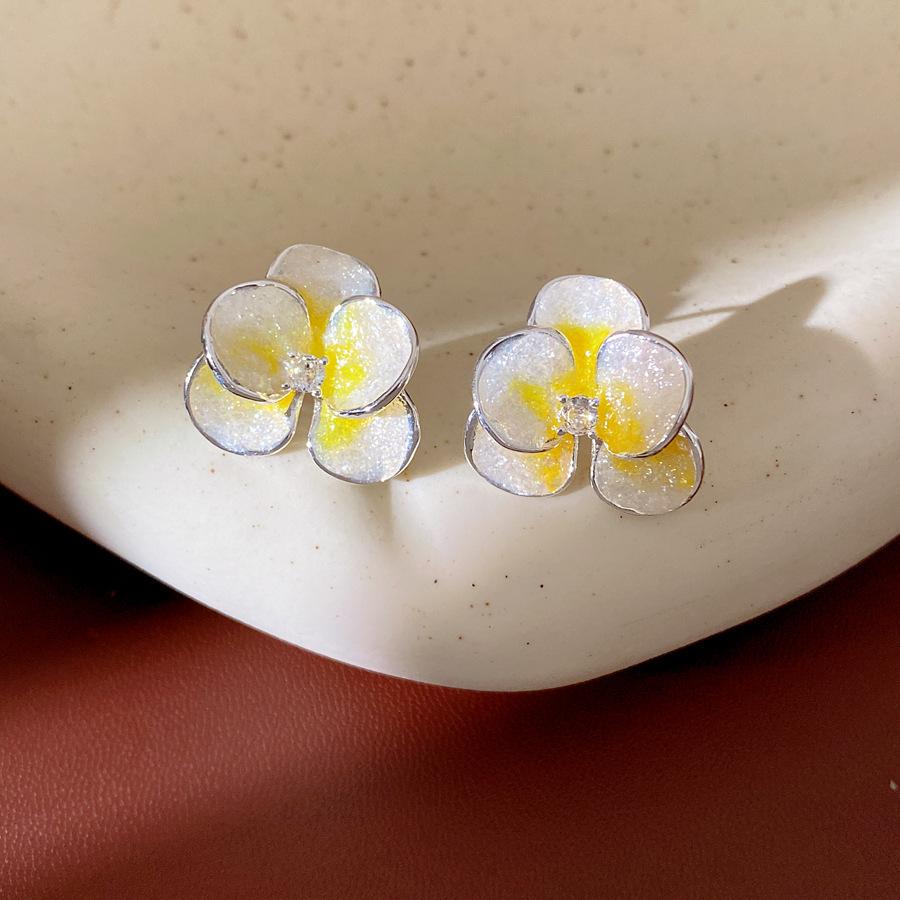 Seaside vacation wind gradual change oil painting wind petal stud earrings small fresh sweet earrings light luxury niche high sense earrings