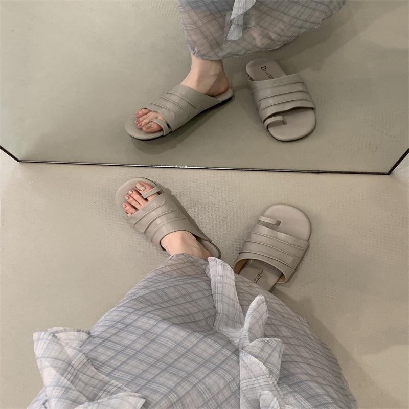 Spring and summer women's outer wear Roman women's shoes one-word seaside beach sandals design sense niche flat-bottomed pinch slippers