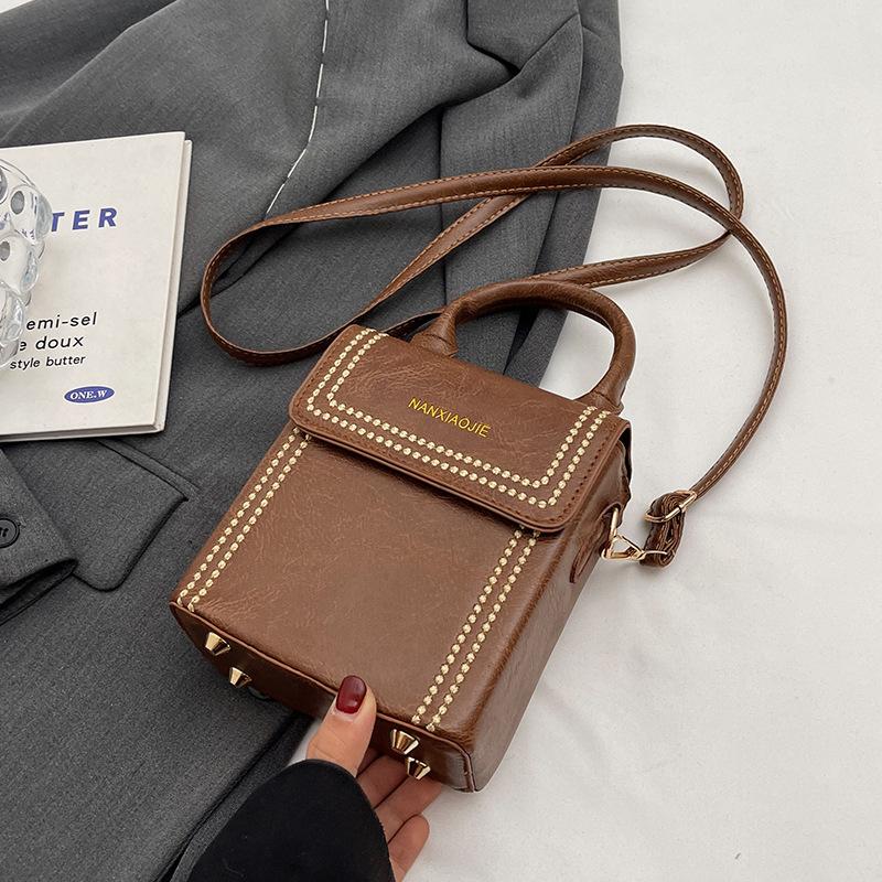 

Premium texture vertical mobile phone bag women s 2024 new trendy fashion messenger bag women s niche design handbag women