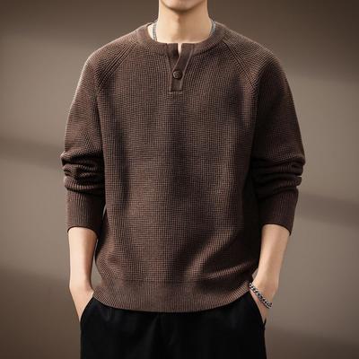 Premium Retro Henleypolo Herrstickat: Höstens Casual Lösstickad Tröja för en Trendig, Avslappnad Stil