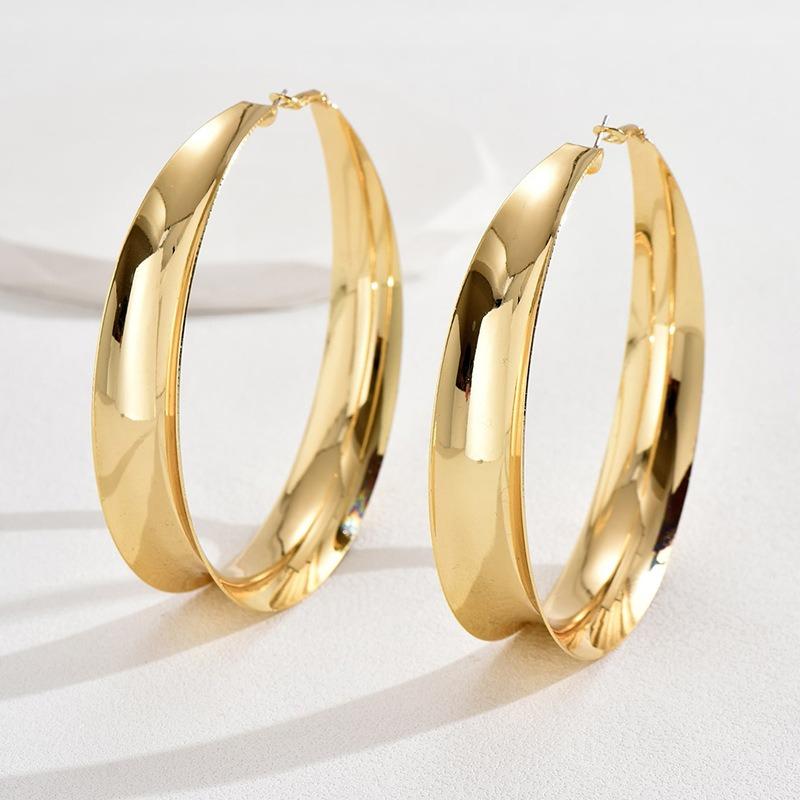 Europäische und amerikanische einfache Persönlichkeit übertriebene glänzende Ohrringe Temperament Metall geometrische Modeohrringe High-End leichter Luxus Ohrringe