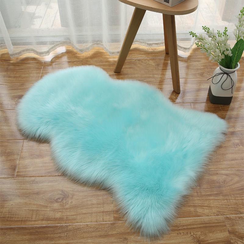 Girly Irregular-Shaped Faux Wool Plush Carpet for Bedroom, Living Room, or Bay Window