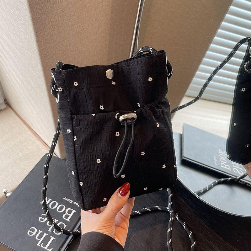 

Miss Nan South korea Ins Japan fashion Girl Pleat Shoulder Bag 2025 Korean Style All-Match Shoulder Bag Mobile Phone Bag Women Black