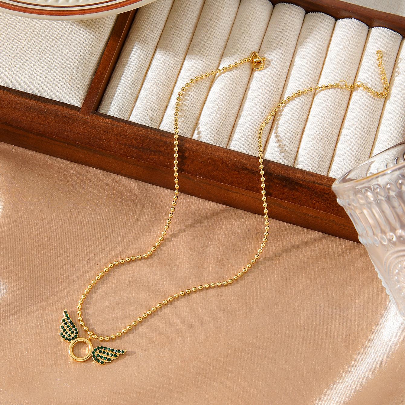 

Ожерелье с подвеской «Маленький ангел» и бриллиантами. Цепочка из бусинок из золота 18 карат не выцветает. Свежие и милые украшения зелёный