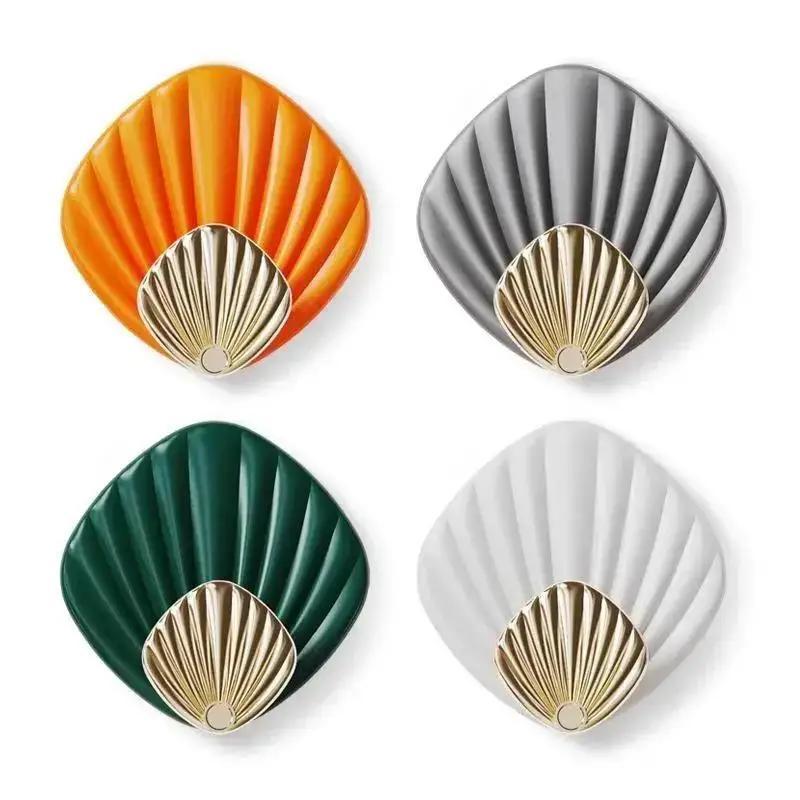 4pcs Fashion Shell Shaped Wall Hanging Hooks Free Punching Strong Adhesive Hook Bathroom Kitchen Wall Mounted Seamless Adhesive