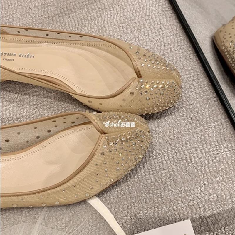 

Женские туфли с красной подошвой, стелькой со стразами и увеличением высоты 40