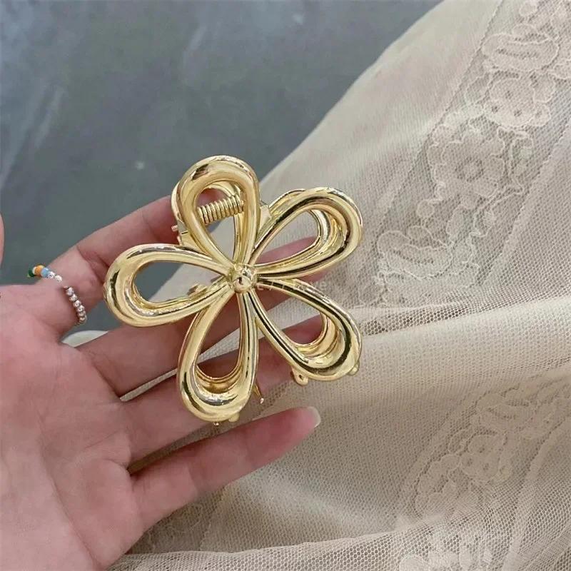 Metal Hollow Flower Hair Claw Korean Fashion Women Girls Party Hairpin Hair Crab Fashion Ponytail Hairpin Claw Hair Accessories