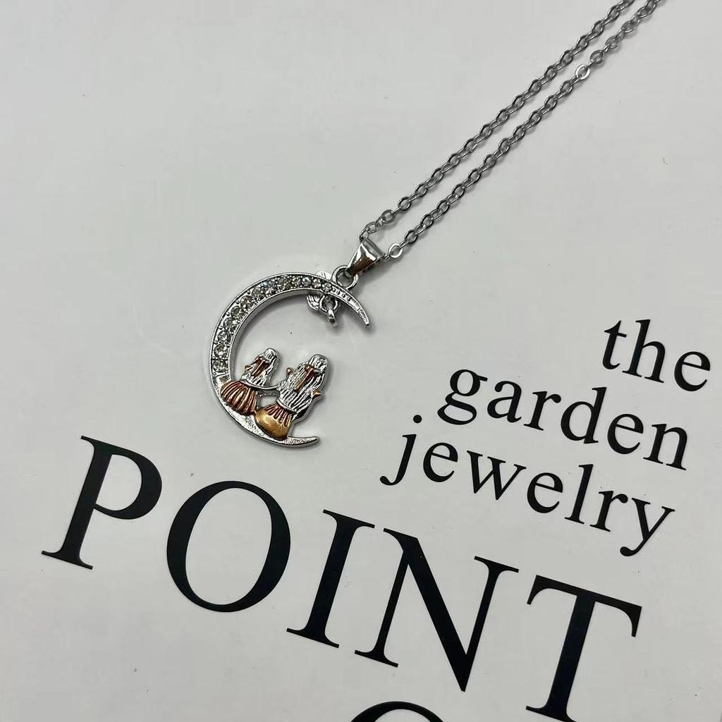 Ladies' Fashionable and Minimalist Moon Necklace