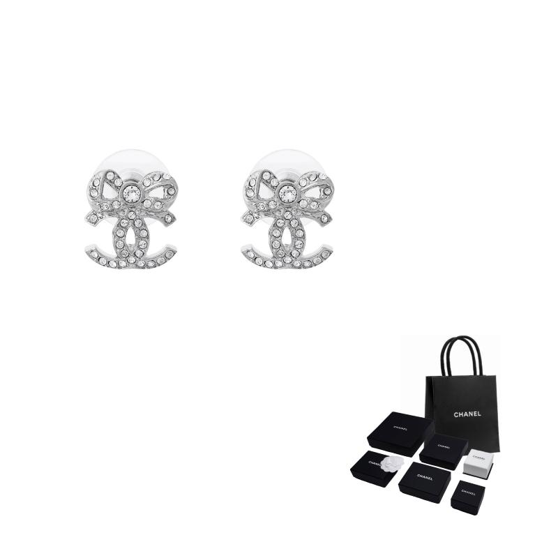 

CHANEL heart-shaped metal stud earrings for women срібний