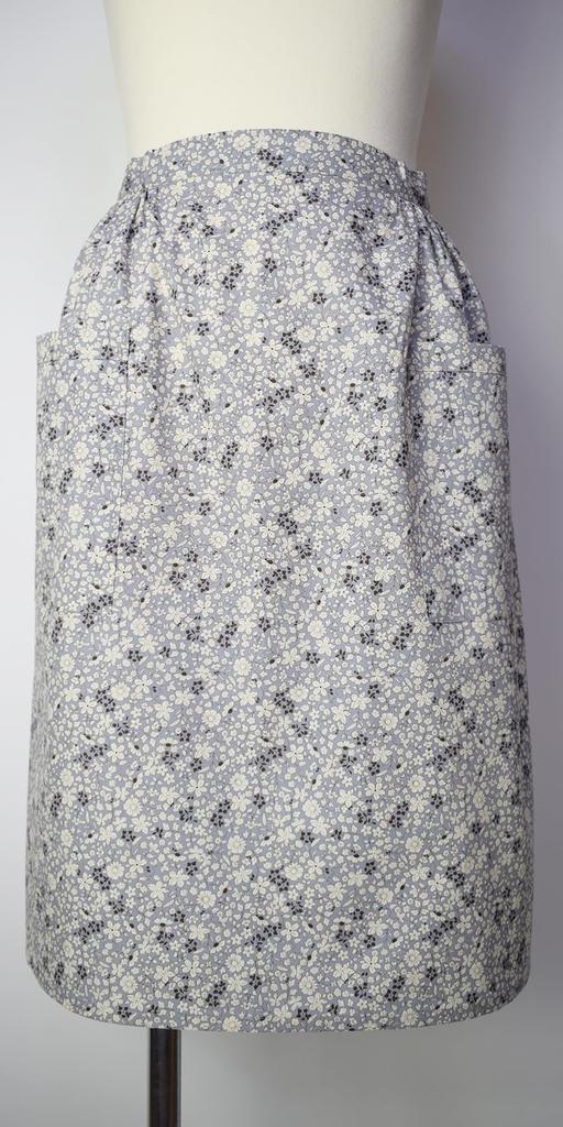 Salon Made in Small Floral Relaxed Flower A x Gray [Berry Berry] Apron, Japan, Pattern, Fit,