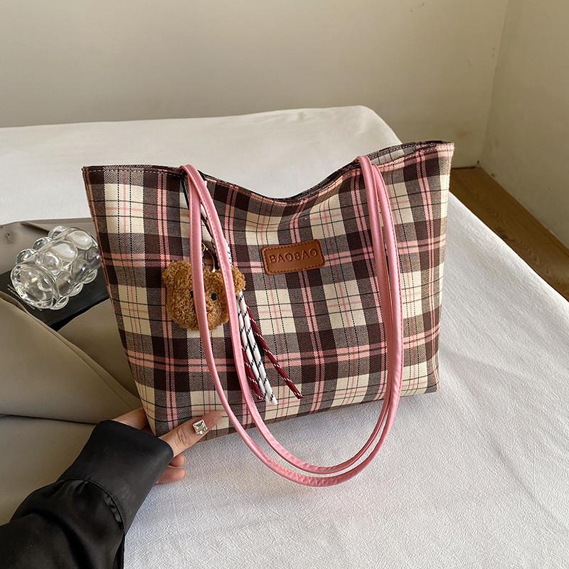 

Stylish Fall Season Womens Tote Bag With Unique Design And Spacious Interior Without Pendant рожевий