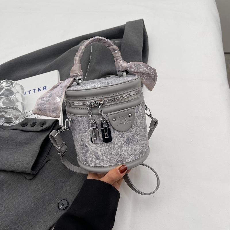 

Высококлассная модная повседневная нишевая текстурная сумка-ведро новая женская сумка тренд универсальная сумка-мессенджер женская серый