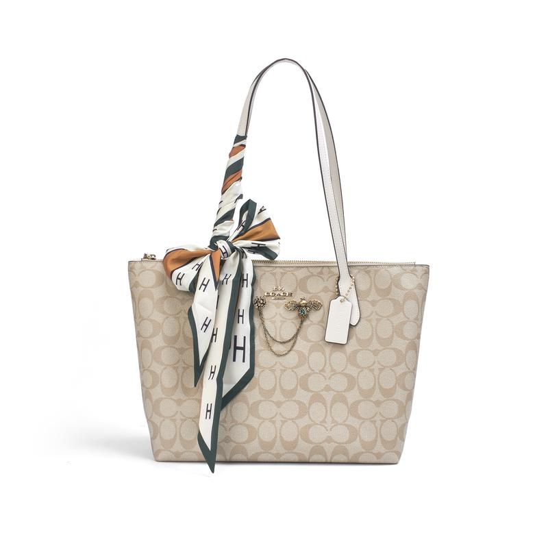 

COACH shoulder bag [Customized bag] Zip Top Tote 29 Tianlvdieyue Yiduo Exquisite and sweet Fashionable and versatile Butterflies and bees chant білий
