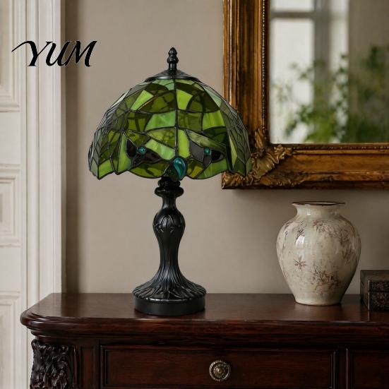 Retro Style Entrance Lamp Green Stained Glass Desk Lamp, Hand-Carved Resin Base Vintage Tiffany Atmospheric Decor Table Light for Bedroom Study