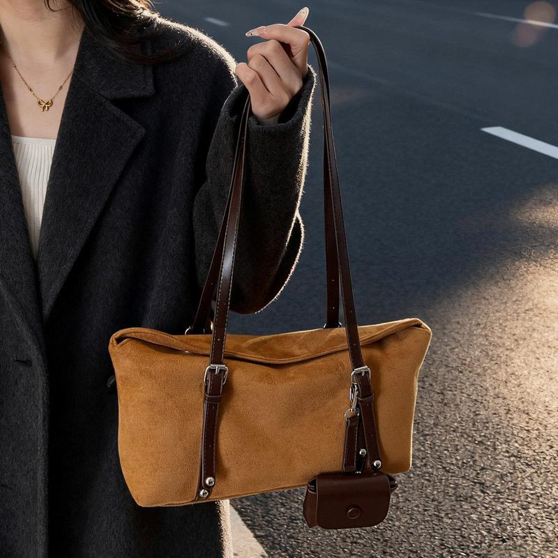 Autumn and winter retro premium underarm bag women's bag 2025 new suede bowling bag simple shoulder bag