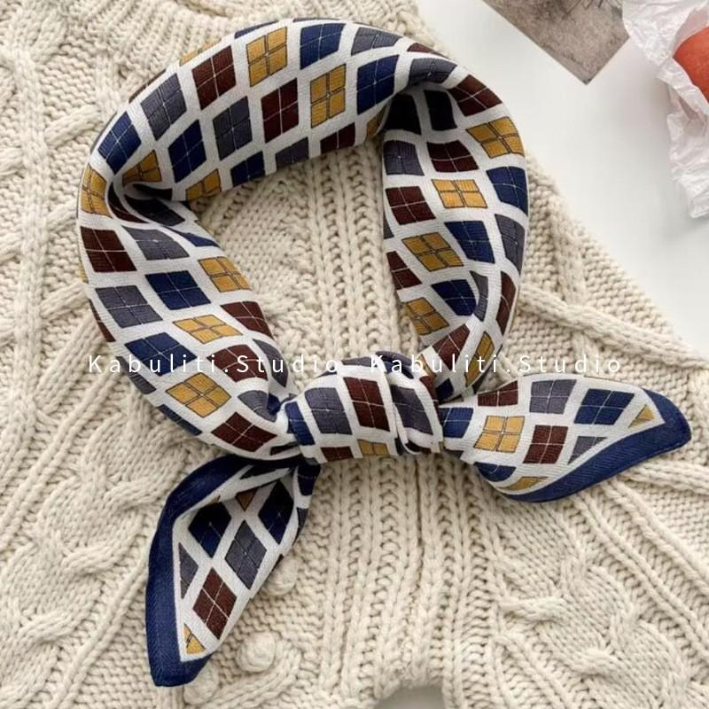 70x70cm Lightweight Square Scarf Women Vintage Black Floral Print Silk-Feel Neck Wrap UV Protection Stylish Accessory