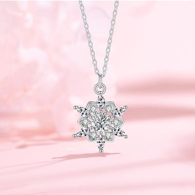 Collar Original de Copo de Nieve para Mujer Lujo Ligero Sentido del Diseño de Nicho Invierno Navidad Cadena para Clavícula de Acero Inoxidable Colgante de Temperamento