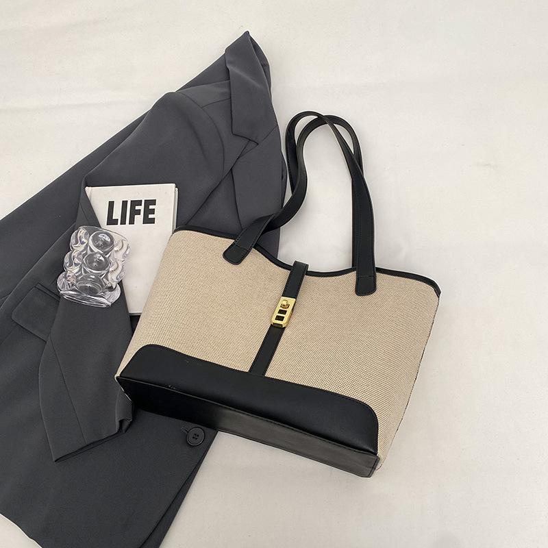 

Сумка большой вместимости женская 2025 новая высококачественная в зарубежном стиле портативная на плечо для работы женская сумка для поездок сумка-тоут чёрный