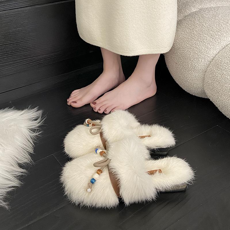 Koreanische Version von flauschigen Hausschuhen mit dicker Sohle Damenmode für draußen 2025 Herbst und Winter neue Ein-Wort-Baumwollhausschuhe modische Perlenhausschuhe