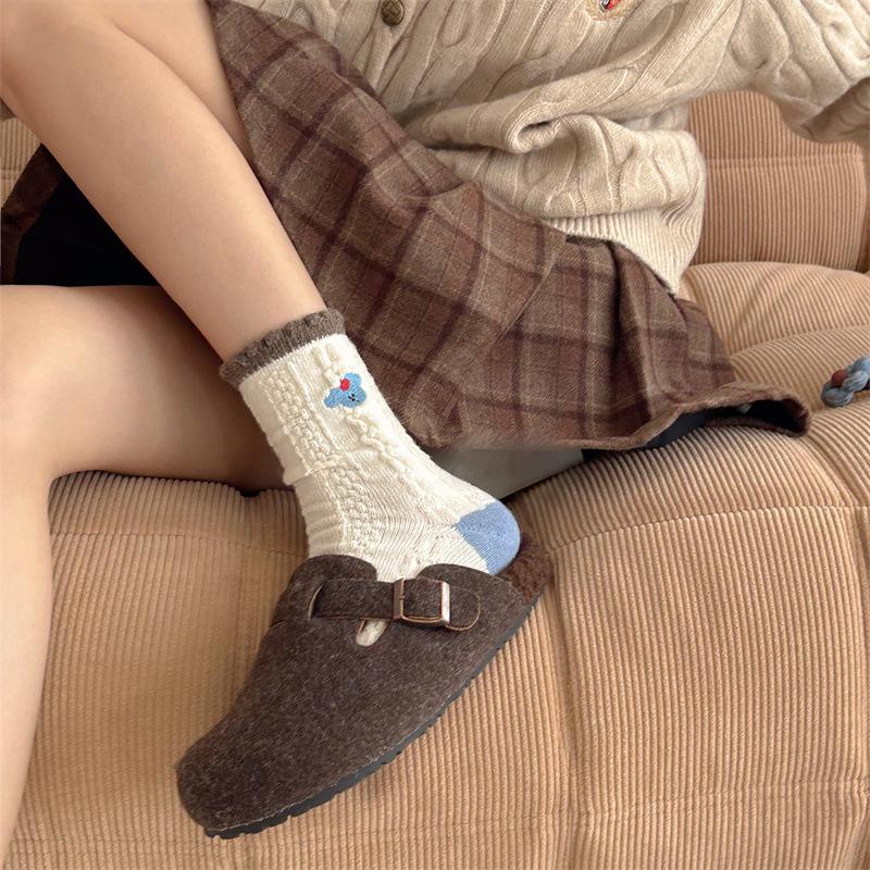 Coffee-brown Wool Mid-calf Socks for Women's Autumn and Winter, Featuring Cartoon Bear Embroidery and Retro Warm Long Calf Socks